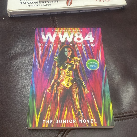 Wonder Woman Book lot - Picture 7 of 9